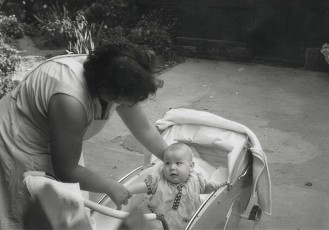 53-Han-in-de-kinderwagen-OK